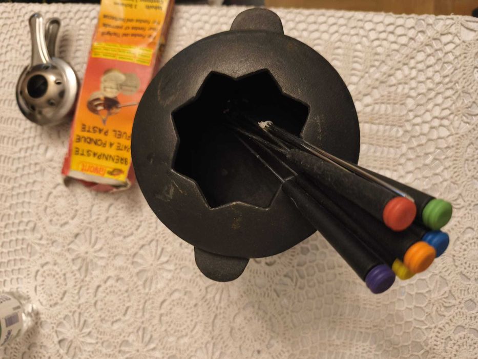 Zestaw turystyczny żeliwne naczynie