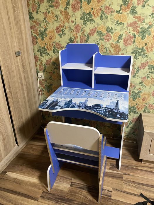 Дитячий столик зі стільчиком для навчання