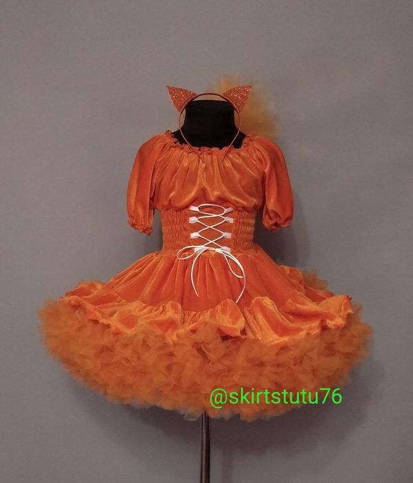 Костюми карнавальні та сукні на рочок