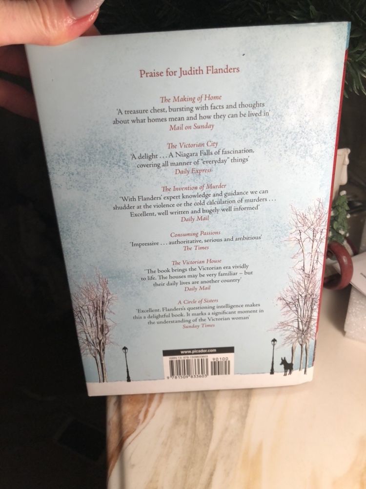 Книга на английском языке Judith Flanders Christmas: A Biography