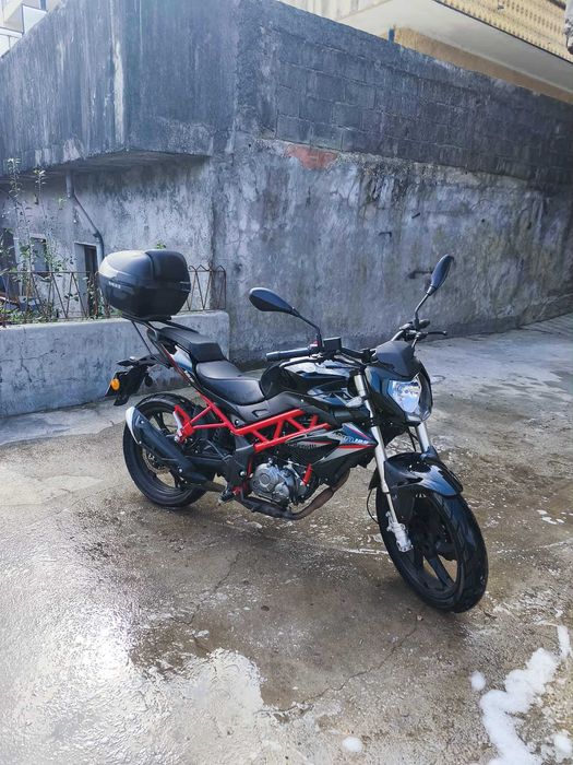 Benelli bn125 com top case