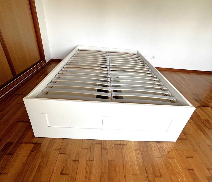 Ikea - Cama Casal Brimnes Branca (140x200cm) com Estrado