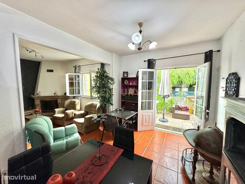 Moradia T4 de 3 Frentes com Logradouro em Ferreiros, Braga