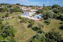 Linda Moradia de Campo com 5 Quartos, Piscina e Pomar Perto de Messine