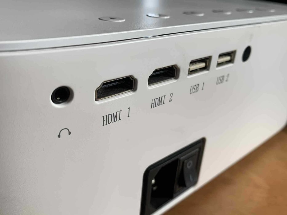 Projektor 4K Full HD WiFi Bluetooth ZENWIRE - praktycznie NOWY!