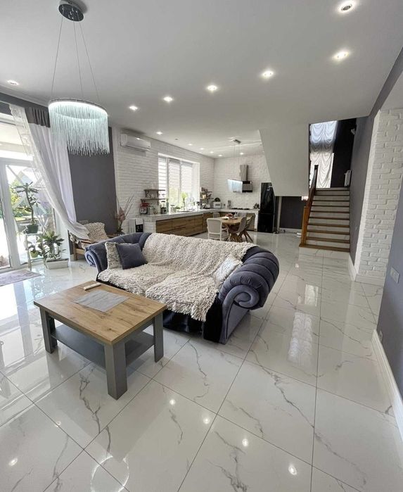 Продажа ДОМА в Совиньоне,  гараж, бассейн, 7.5 сот