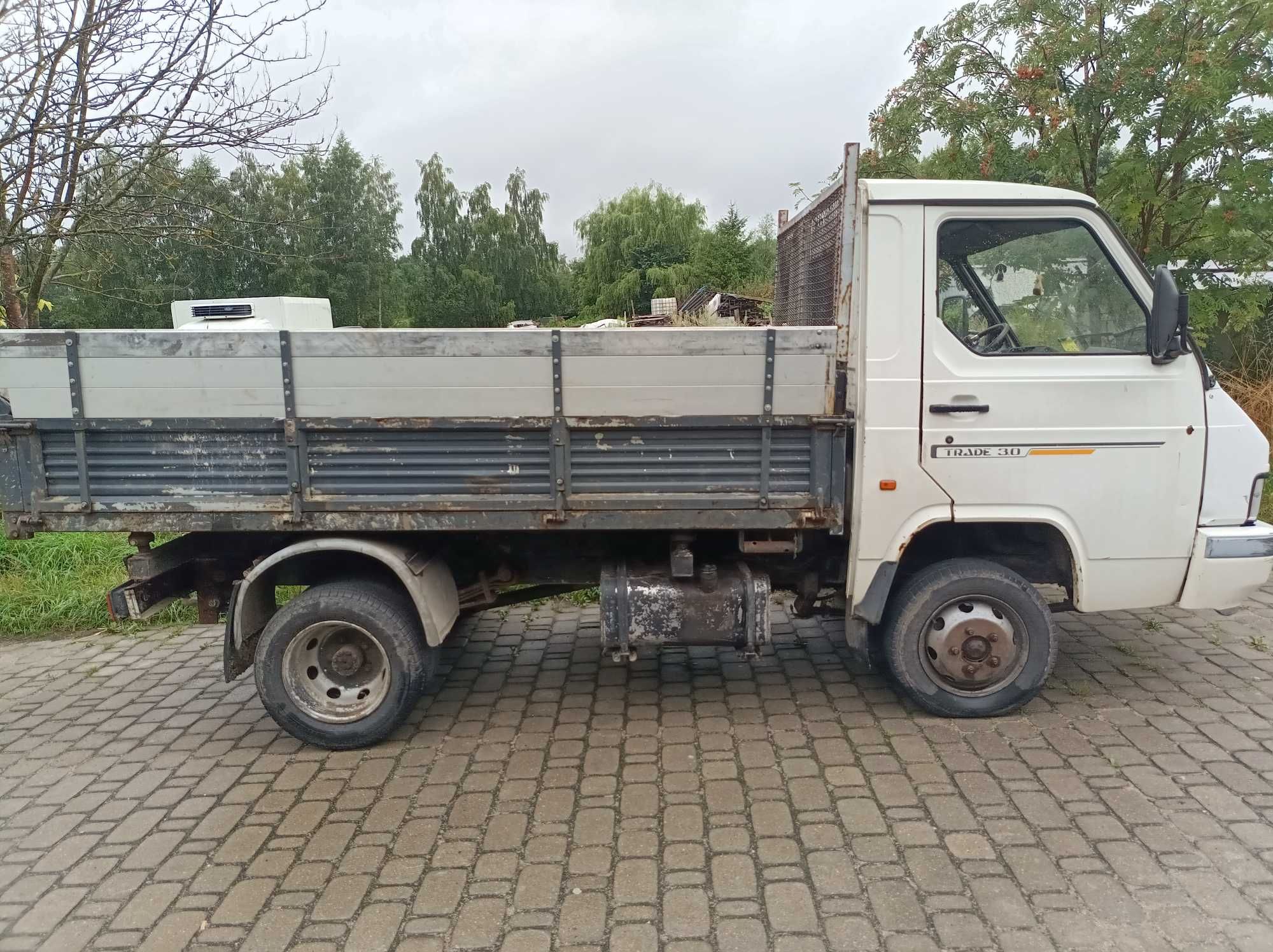 Nissan Trade 3.0
