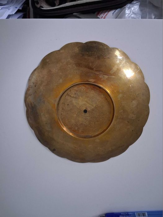 Malutka, mosiężna patera, śred. 14,5 cm.