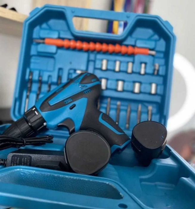 Акумуляторний шуруповерт в кейсі на 12v