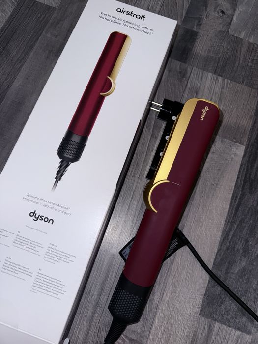 Dyson airstrait red