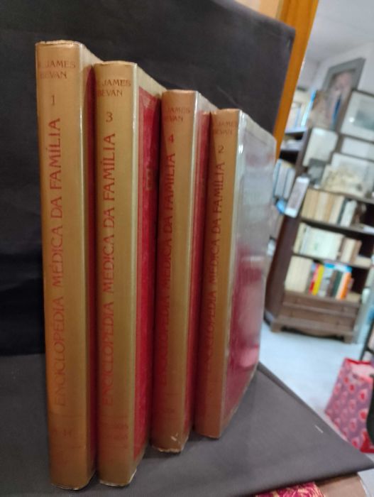 Enciclopédia Médica da Família - Dr. James Bevan (Coleção completa)