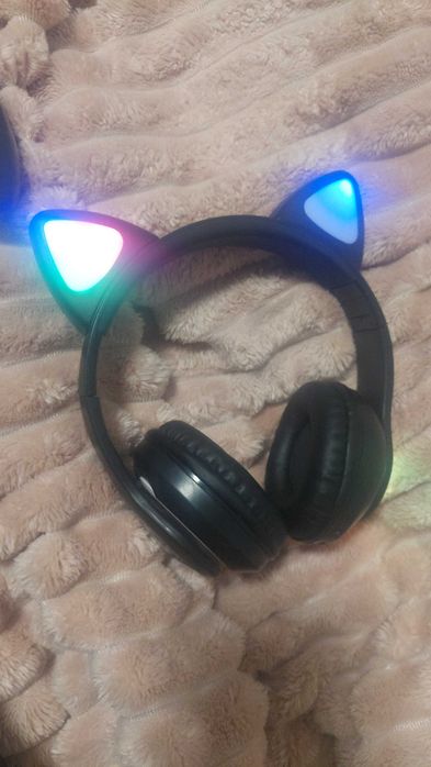 Навушники, планшет для мультиків