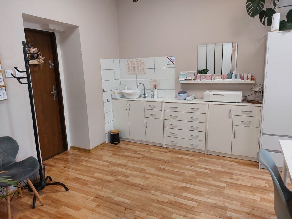 Sprzedam meble do salonu kosmetycznego