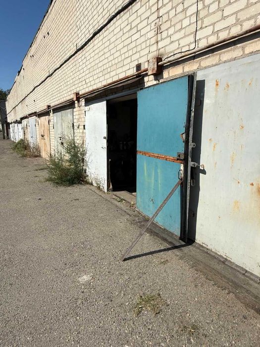 Продам капітальний гараж з документами