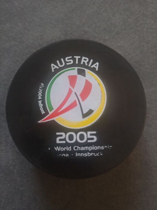 Krążek hokejowy okolicznościowy  z Mistrzostw świata  w Austri rok 200