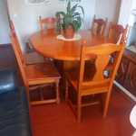 Mesa extensivel com seis cadeiras