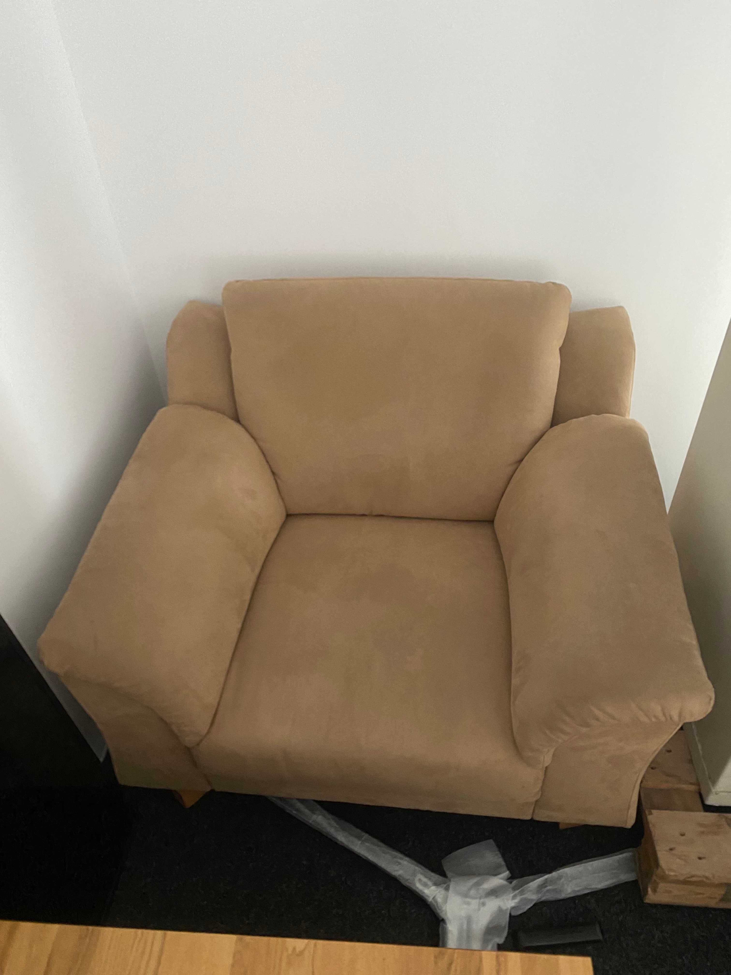 Komplet wypoczynkowy: sofa, 2 fotele i stolik, kolor beżowy