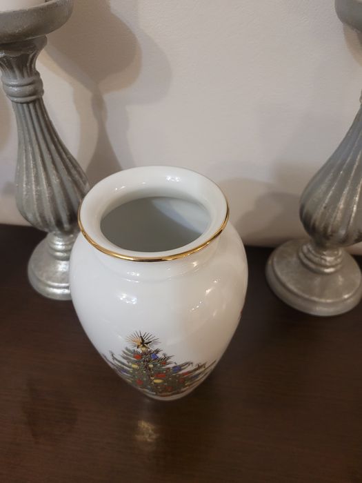 Klejnot Śląskiej Porcelany w Świątecznej Szacie: Wazon Giesche