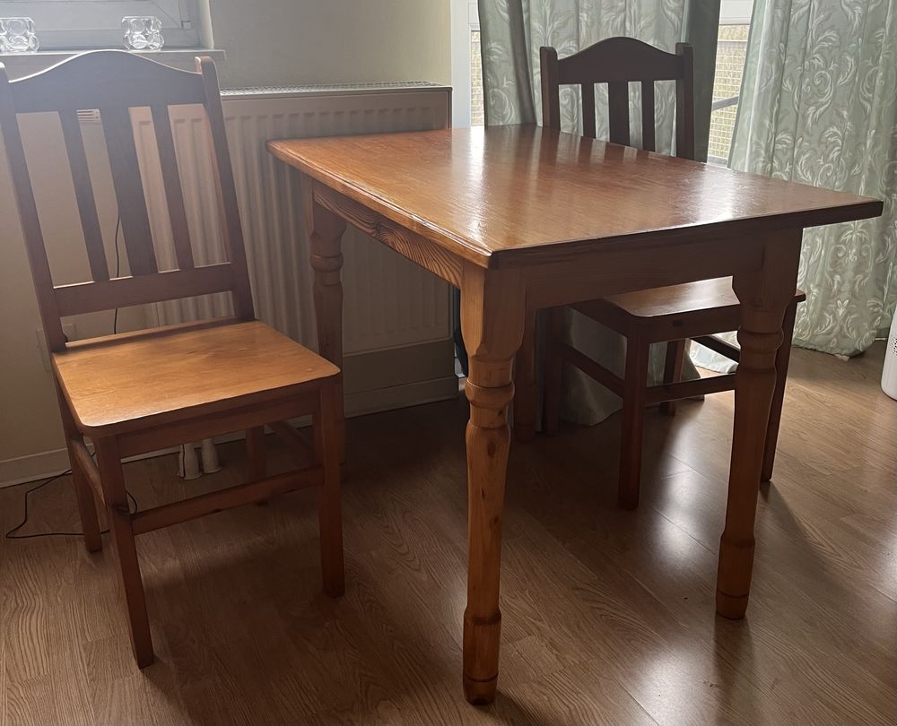 Stół i dwa krzesła DREWNO