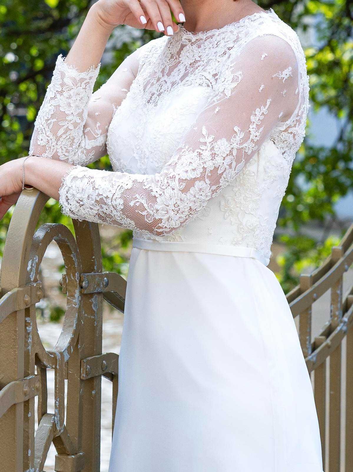 Piękna ślubna suknia (rozmiar S)