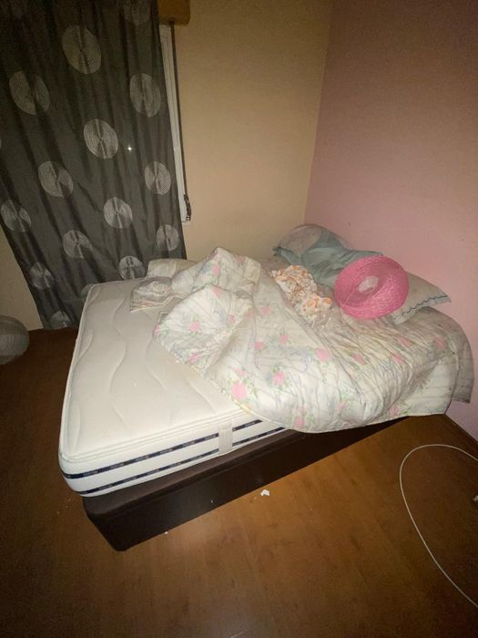Cama e colchao quarto