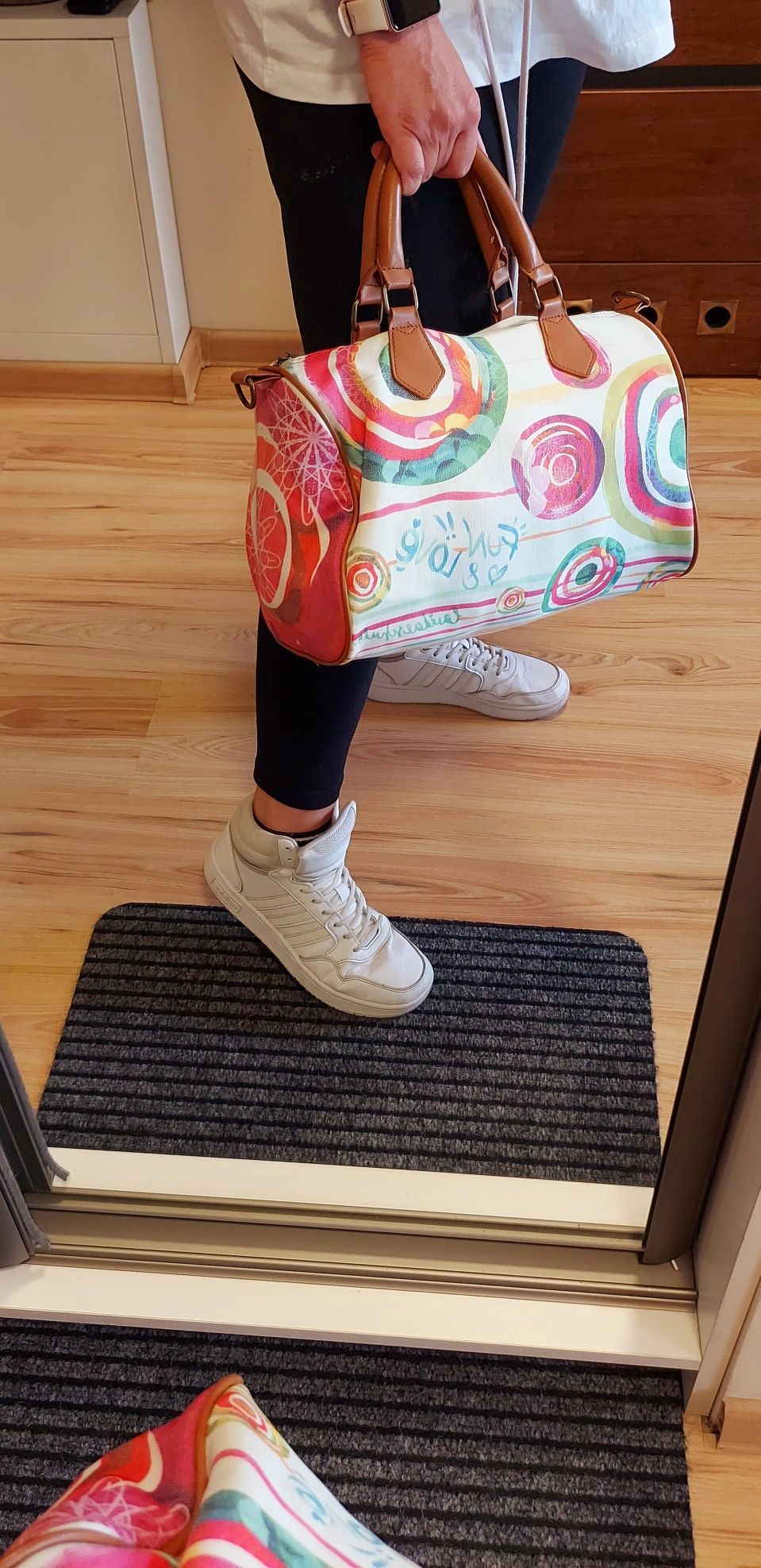 Torebka kuferek do ręki w letnich kolorach Desigual