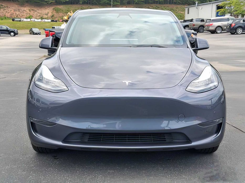 Tesla Model Y      2022