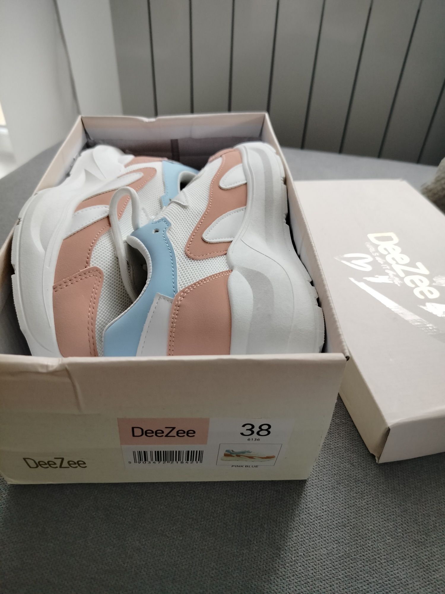 Buty sportowe DeeZee 38 nowe