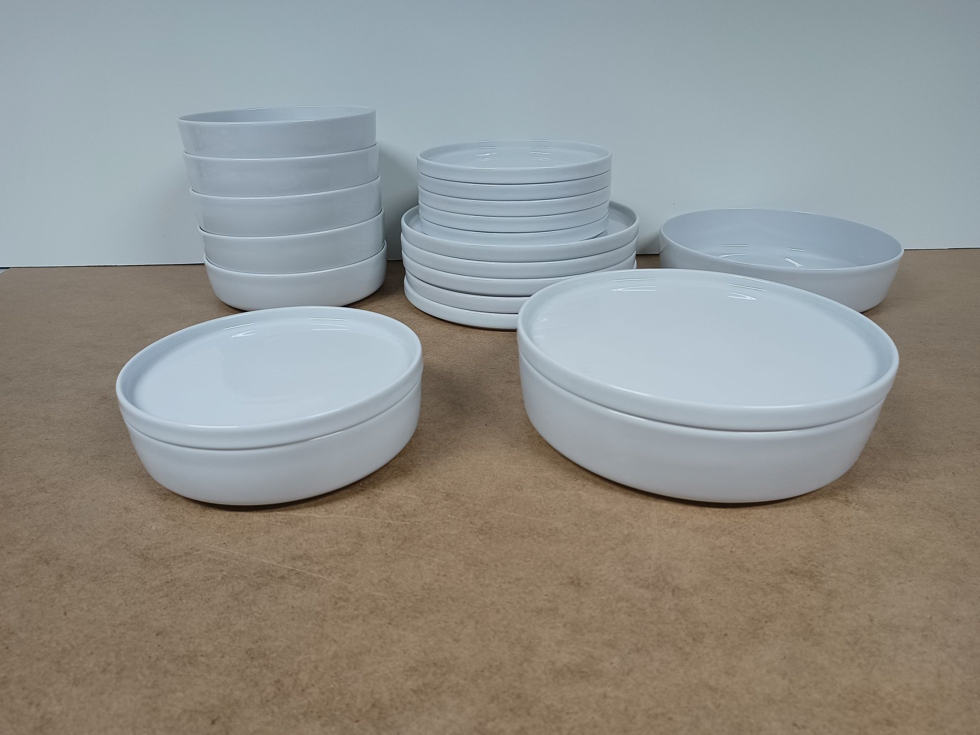 Komplet naczyń, porcelana.
