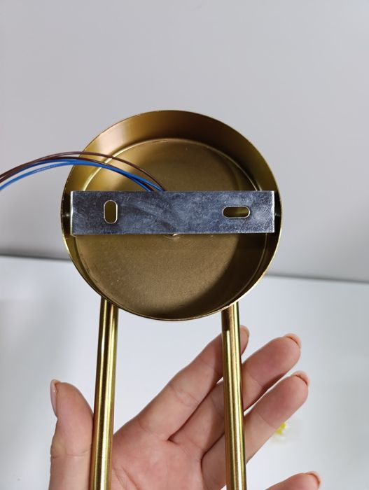 Klinkiet ścienny złoty na 2 żarówki LED – elegancja i funkcjonalność