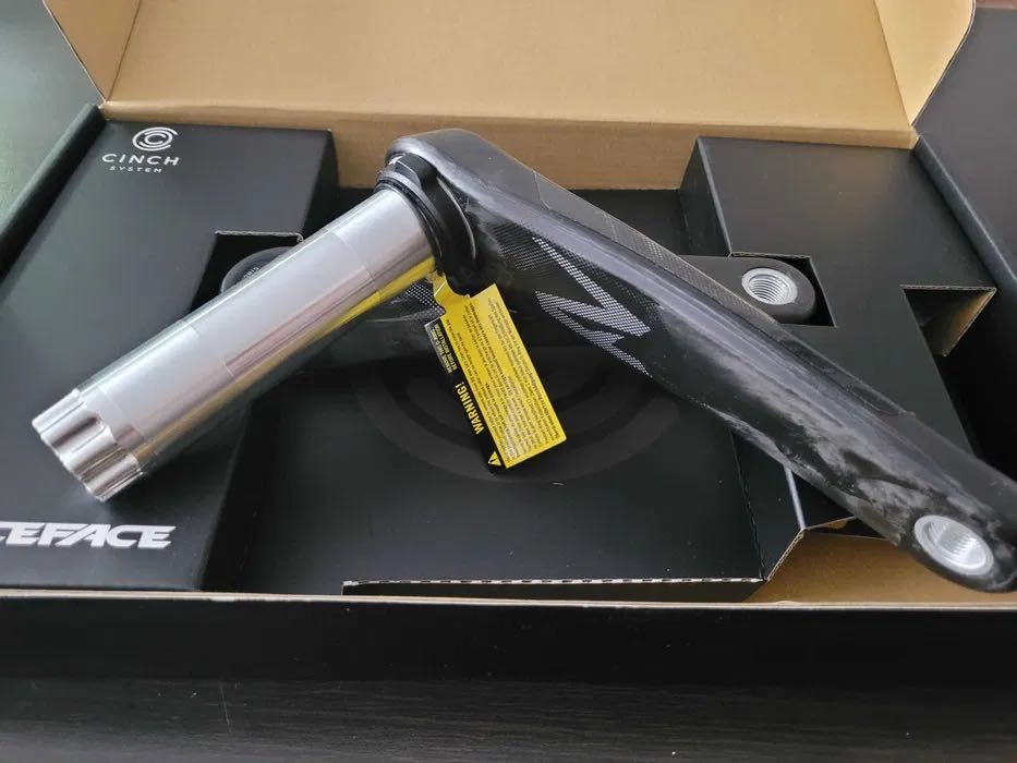 Korba Race Face Next R carbon,175mm,czarna z białym nadrukiem NOWA