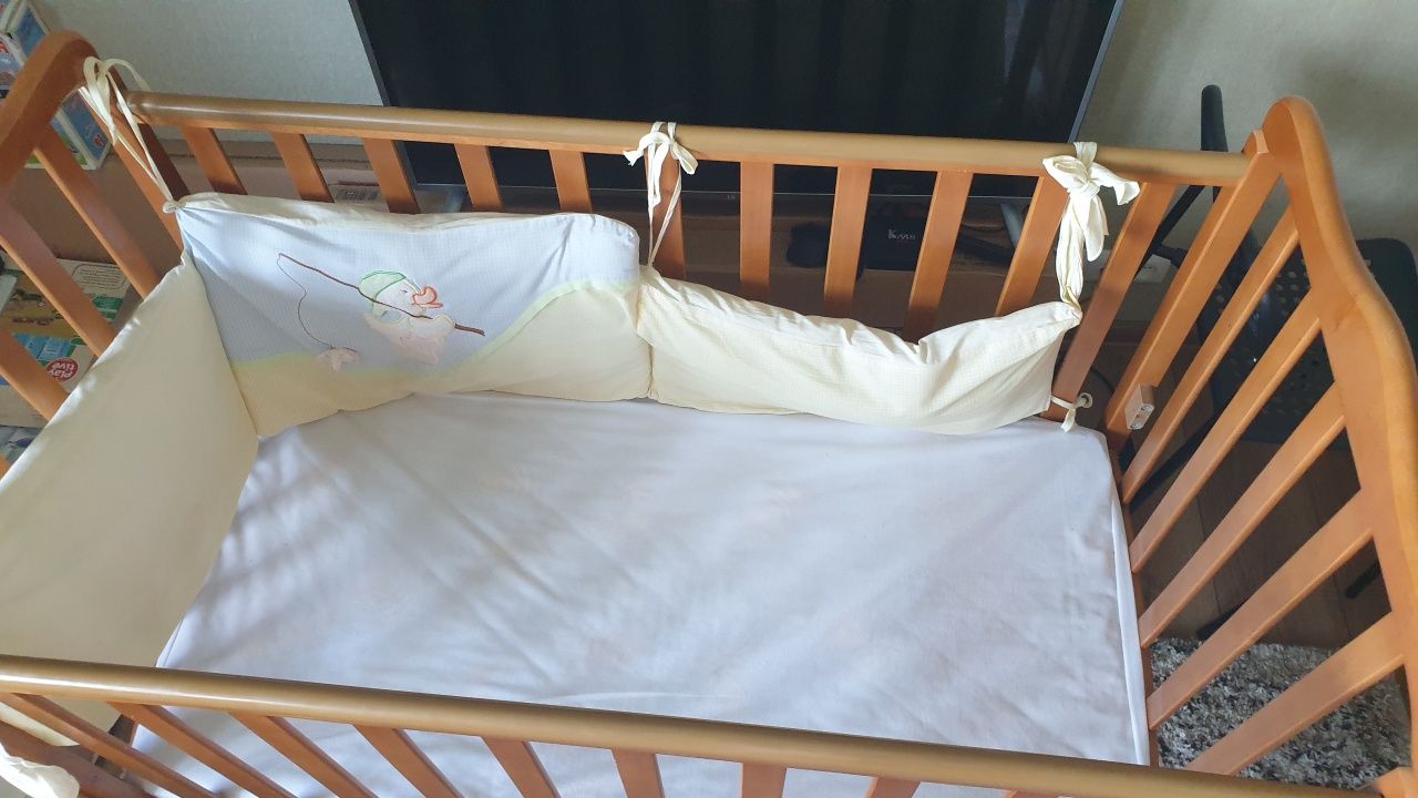 Детская деревяная кроватка Верес+в подарок матрас и постель с защитой.