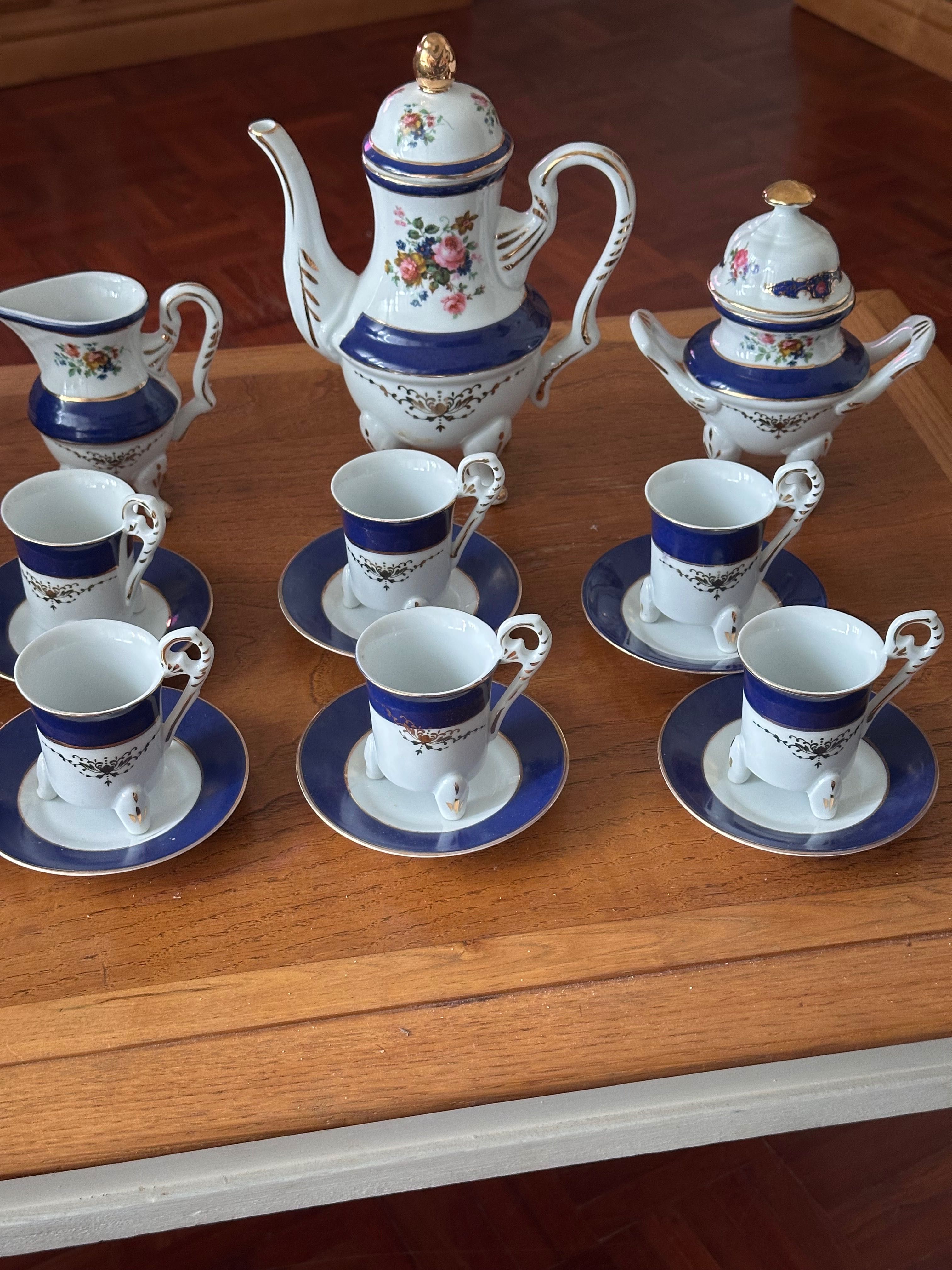Conjunto de Chá em Porcelana Elegante à Venda