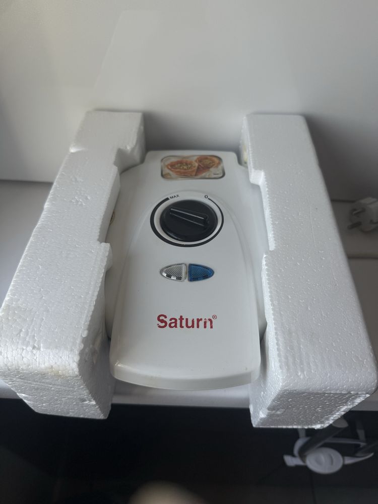 Вафельница Saturn