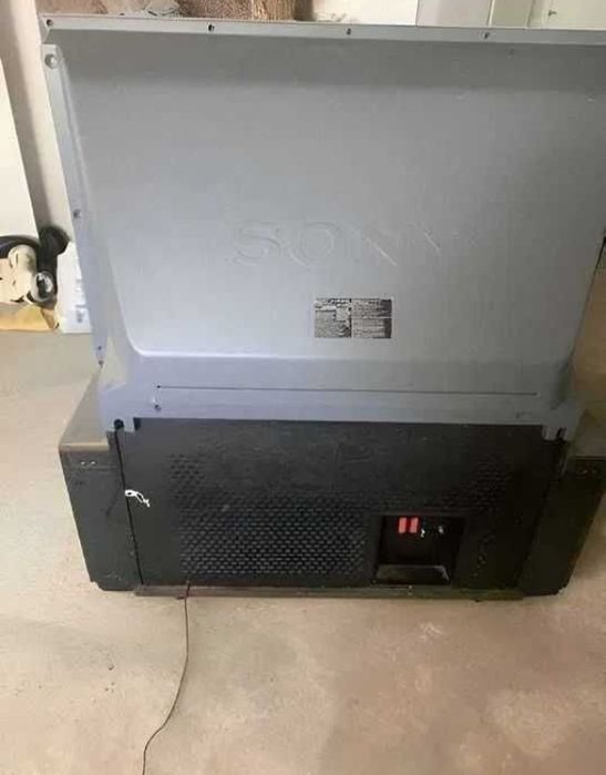 Vendo televisão Sony em bom estado e a funcionar perfeitamente