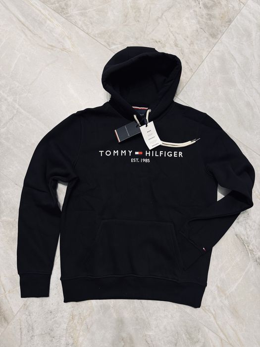 Czarna ocieplana bluza z kapturem Tommy Hilfiger EST r. L logo haft