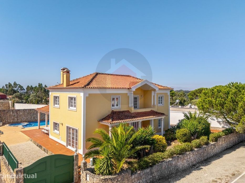 Moradia Tradicional T5 próxima da Lagoa de Óbidos com Piscina e Jardim