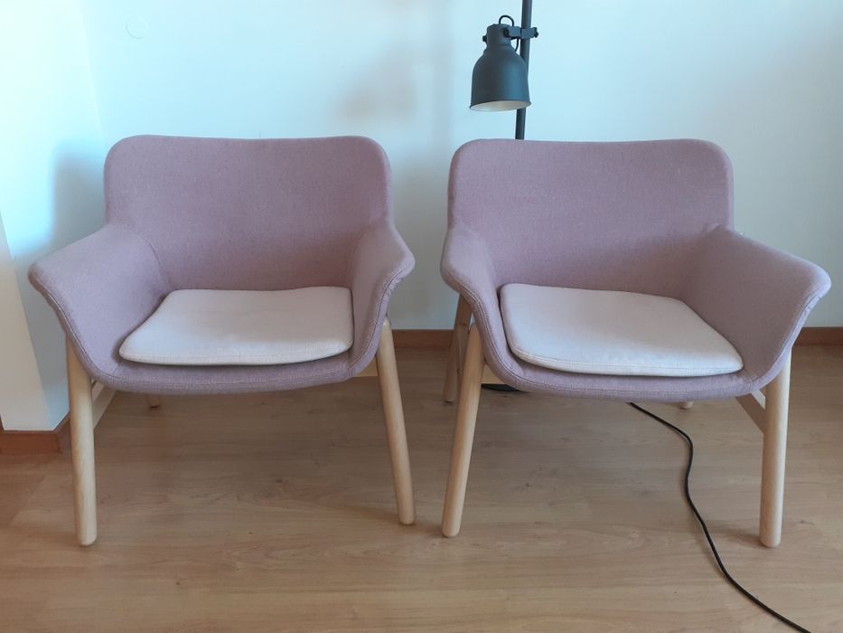 Poltrona Vedbo rosa Ikea cada uma 180€