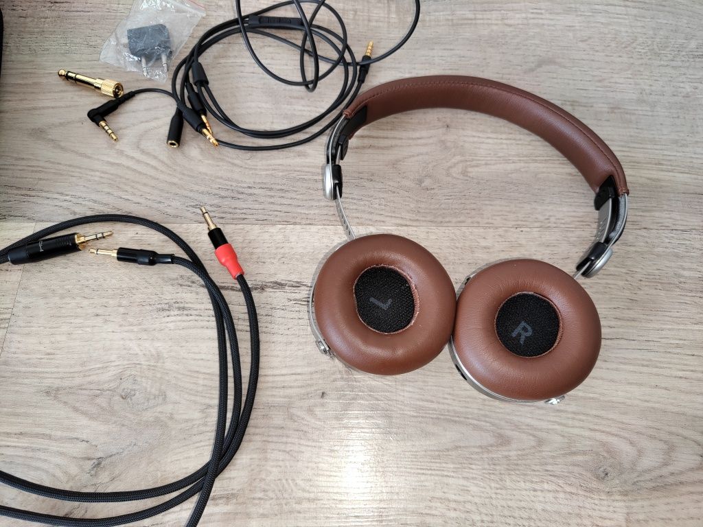 Beyerdynamic Aventho WIRED Portable Tesla