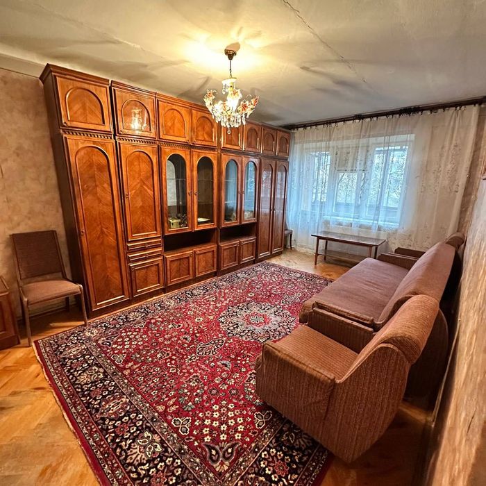 Продаж 3 км квартири поруч з стометрівкою