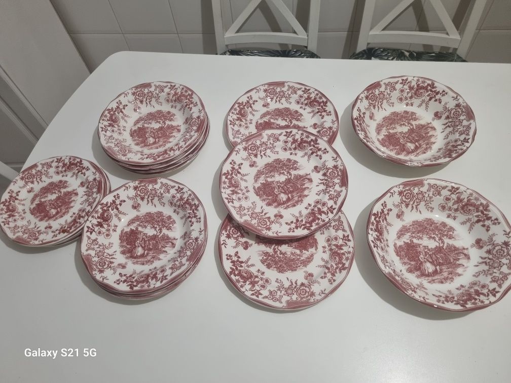 Pratos serviço loiça