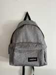Mochila eastpak cinzenta