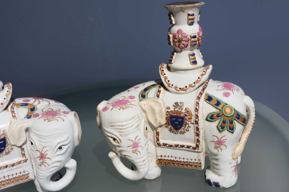 Par Castiçais Brasonados Porcelana Chinesa Elefantes Brasão Pinto XX