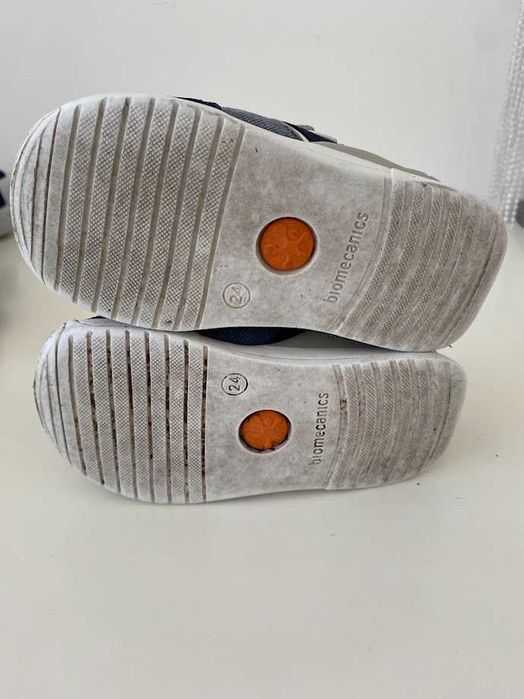 Sandálias Biomecanics em pele