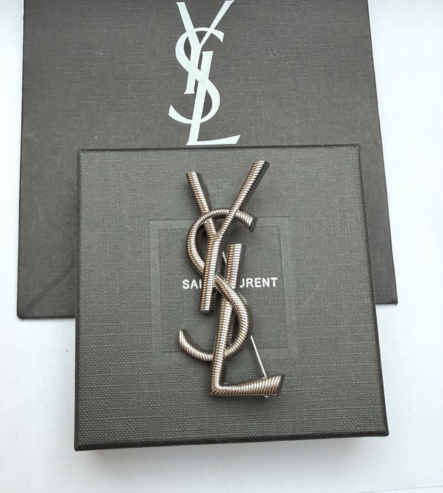 Broszka YSL srebrna metaliczna