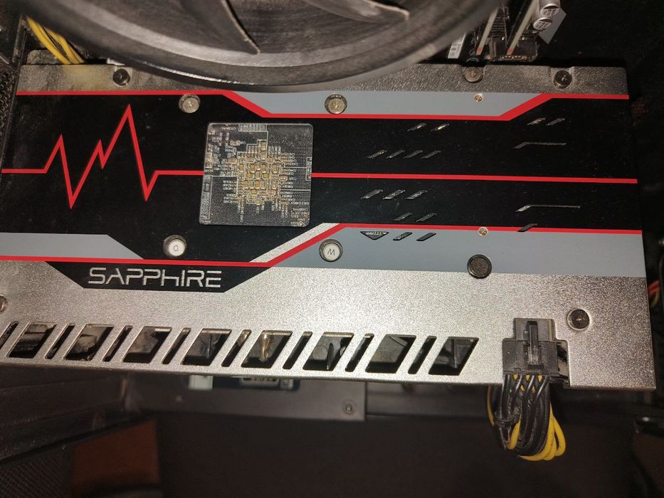 * Процесор: AMD Ryzen 5 2600