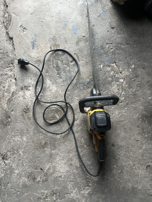 Продам електопилку Dewolt (алігатор)