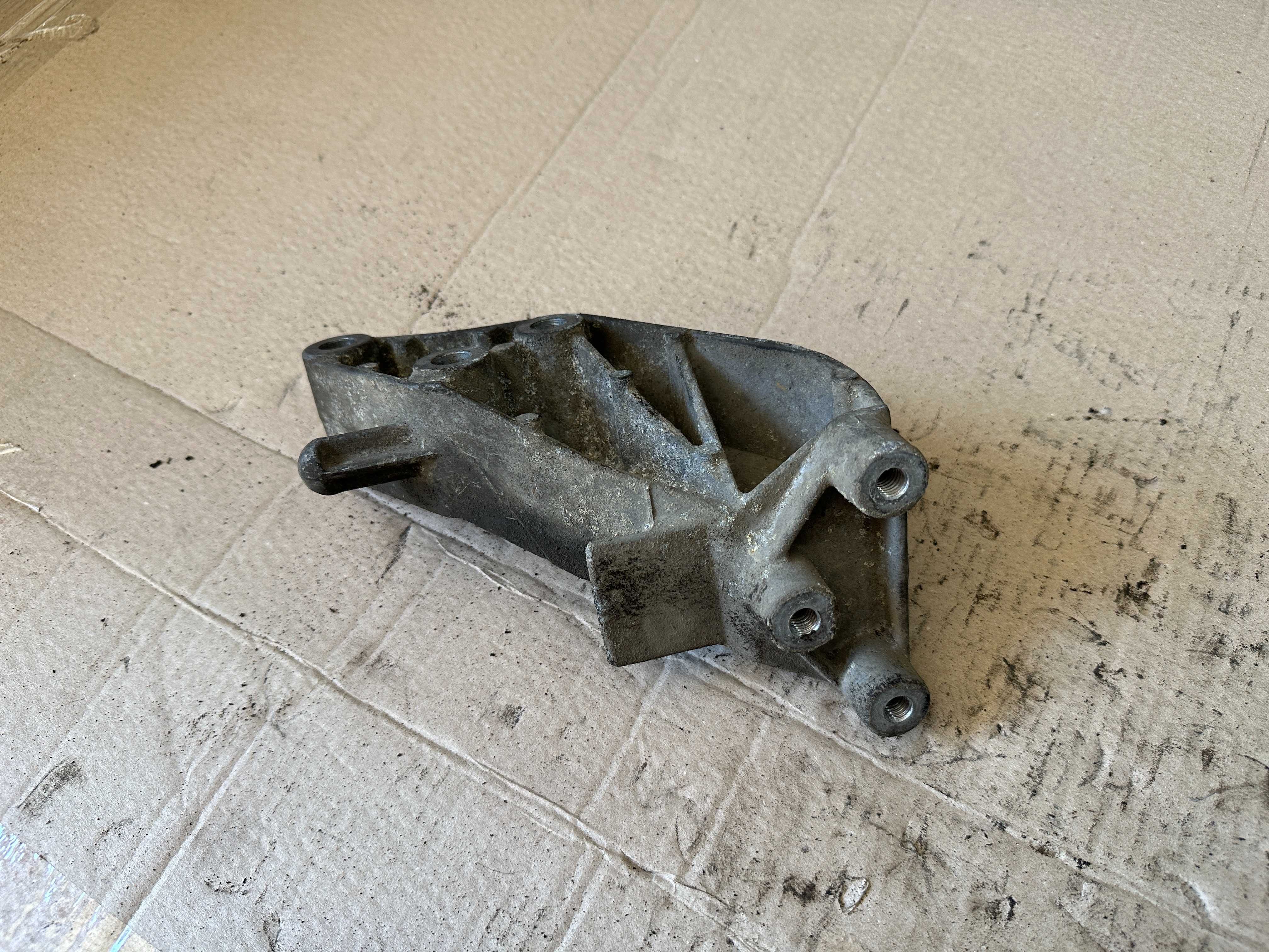 Кронштейн КПП Opel Vectra B 9191202