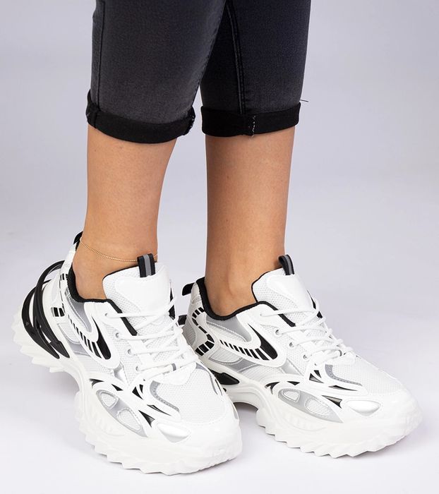Białe sneakersy sportowe na masywnej podeszwie Lirata