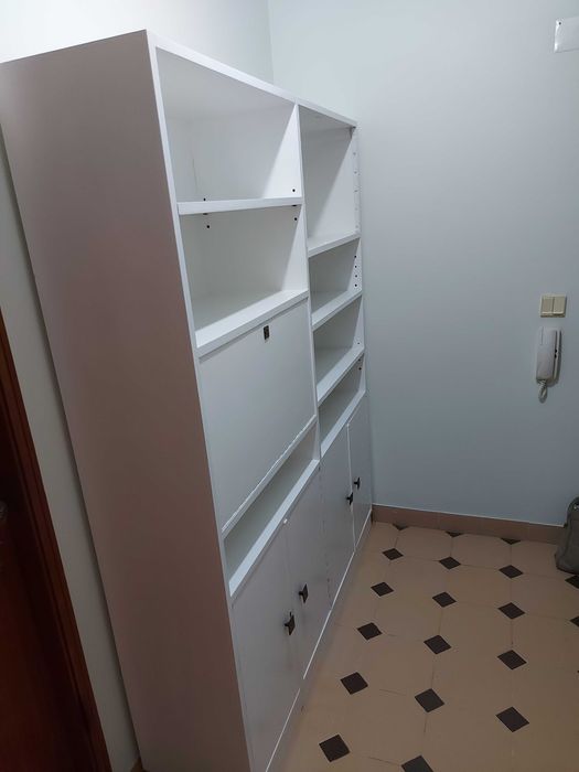 Mòvel / Estante na COR BRANCO